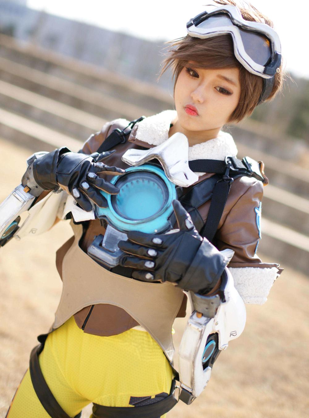 《守望先锋》猎空紧身裤美女高还原度Cosplay