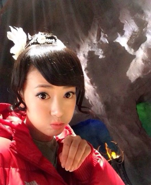 大眼睛美女陈紫函卖萌自拍照