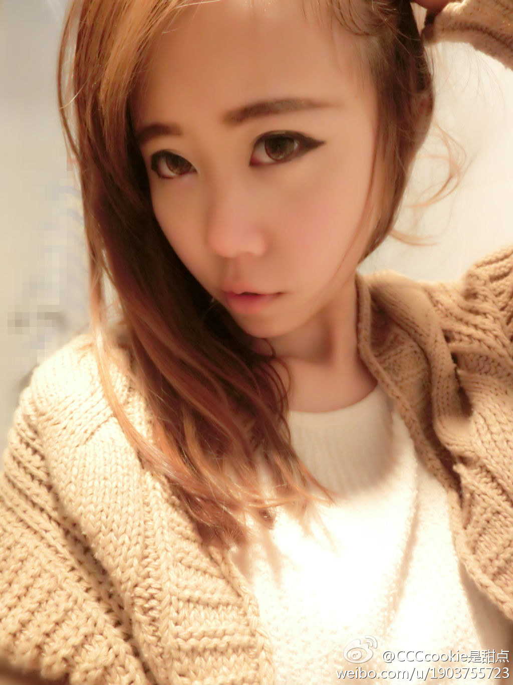 游泳池美女真人