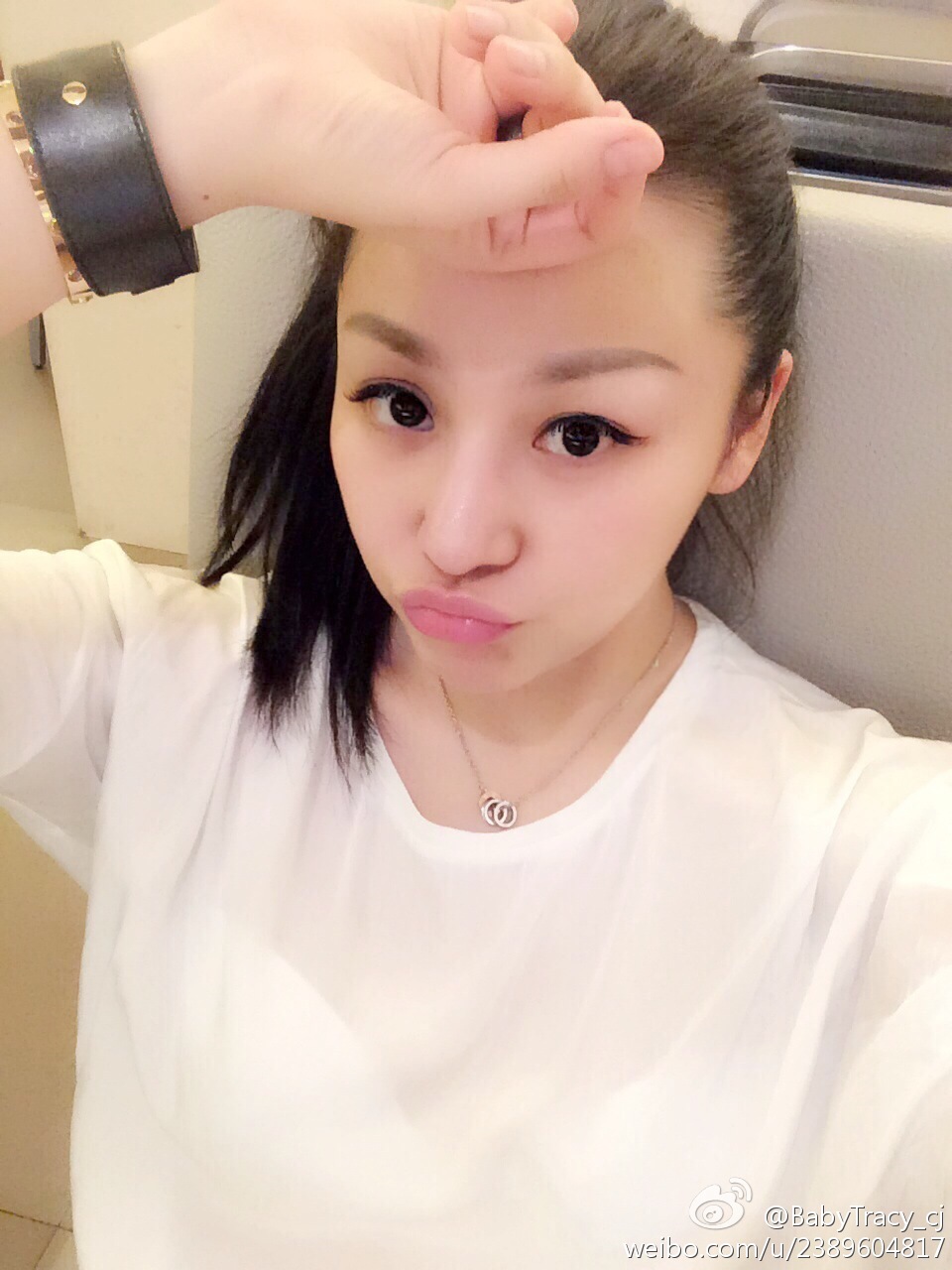 性感翘臀美女手机图片