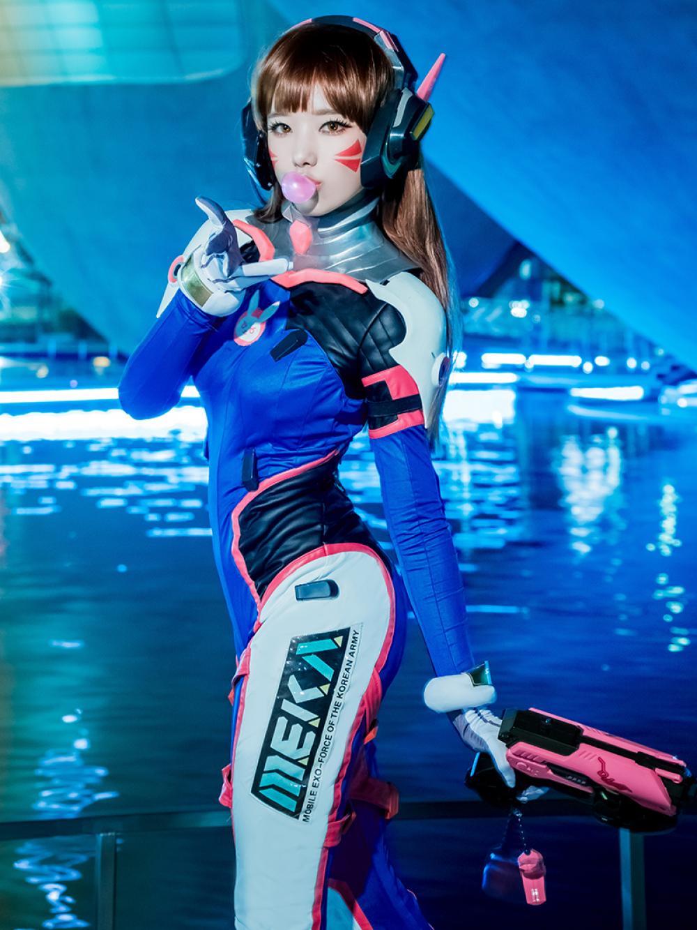 《守望先锋》D.Va紧身衣美女高还原Cosplay