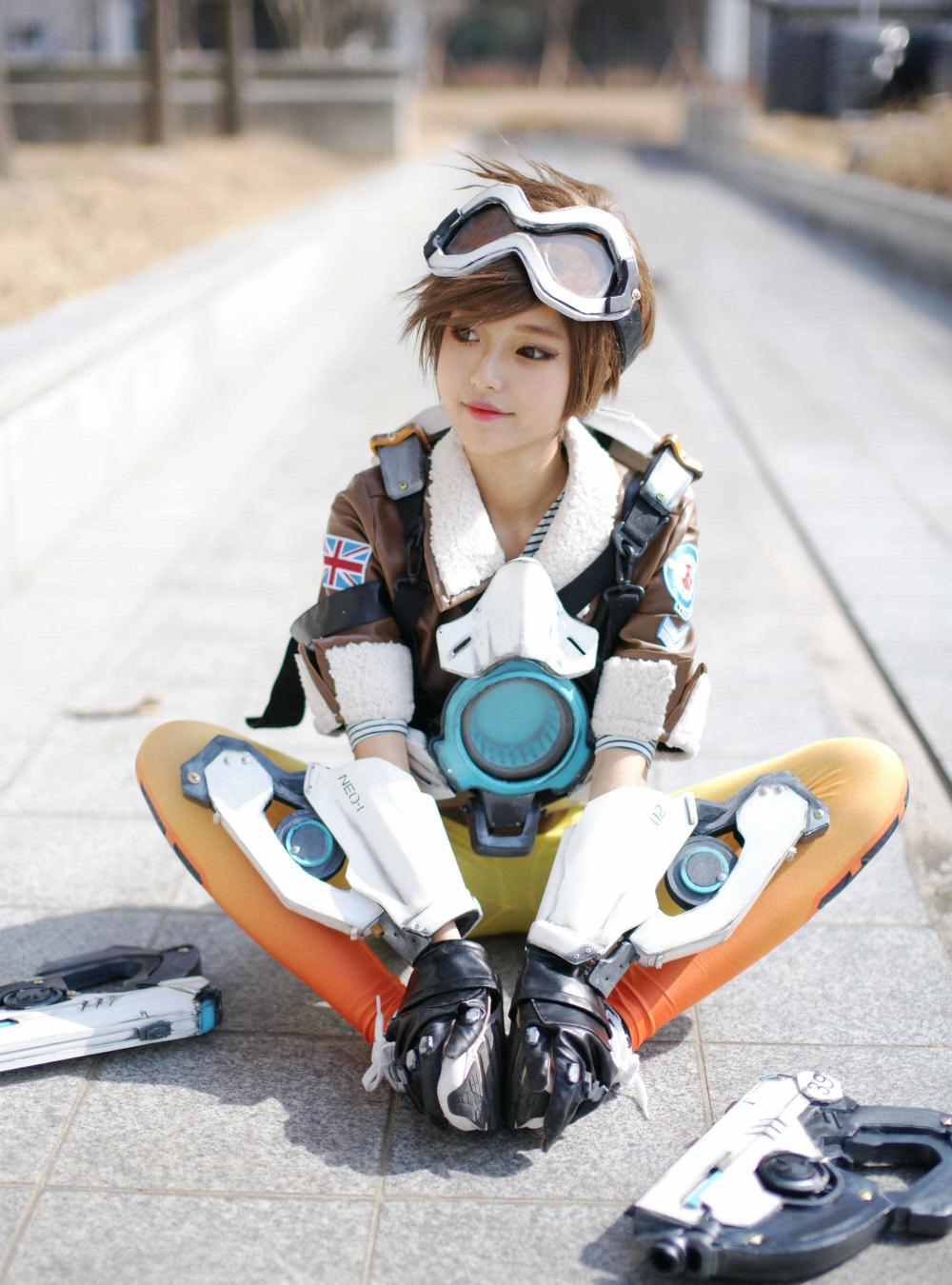 《守望先锋》猎空紧身裤美女高还原度Cosplay