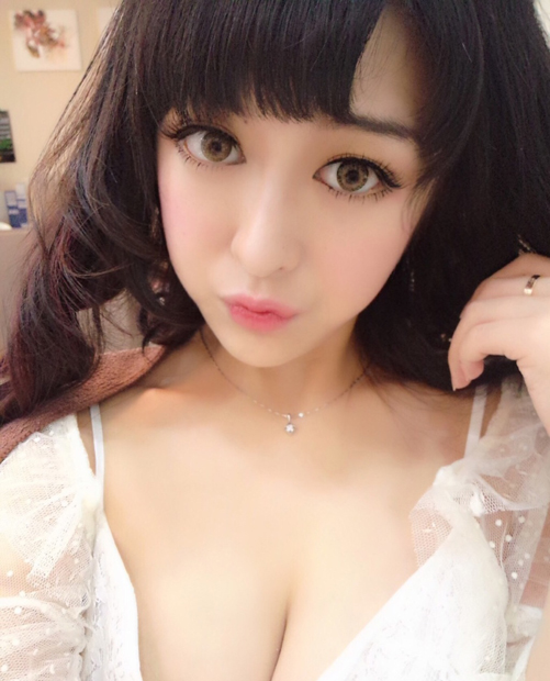 龚叶轩晒爆乳超性感诱人