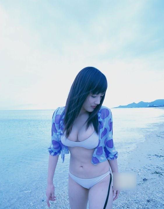 岛国女星绫濑遥比基尼泳装秀大奶直逼人心