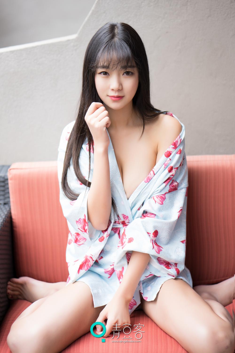 丰乳翘臀美女可乐Vicky内衣写真 丰满的美女图片