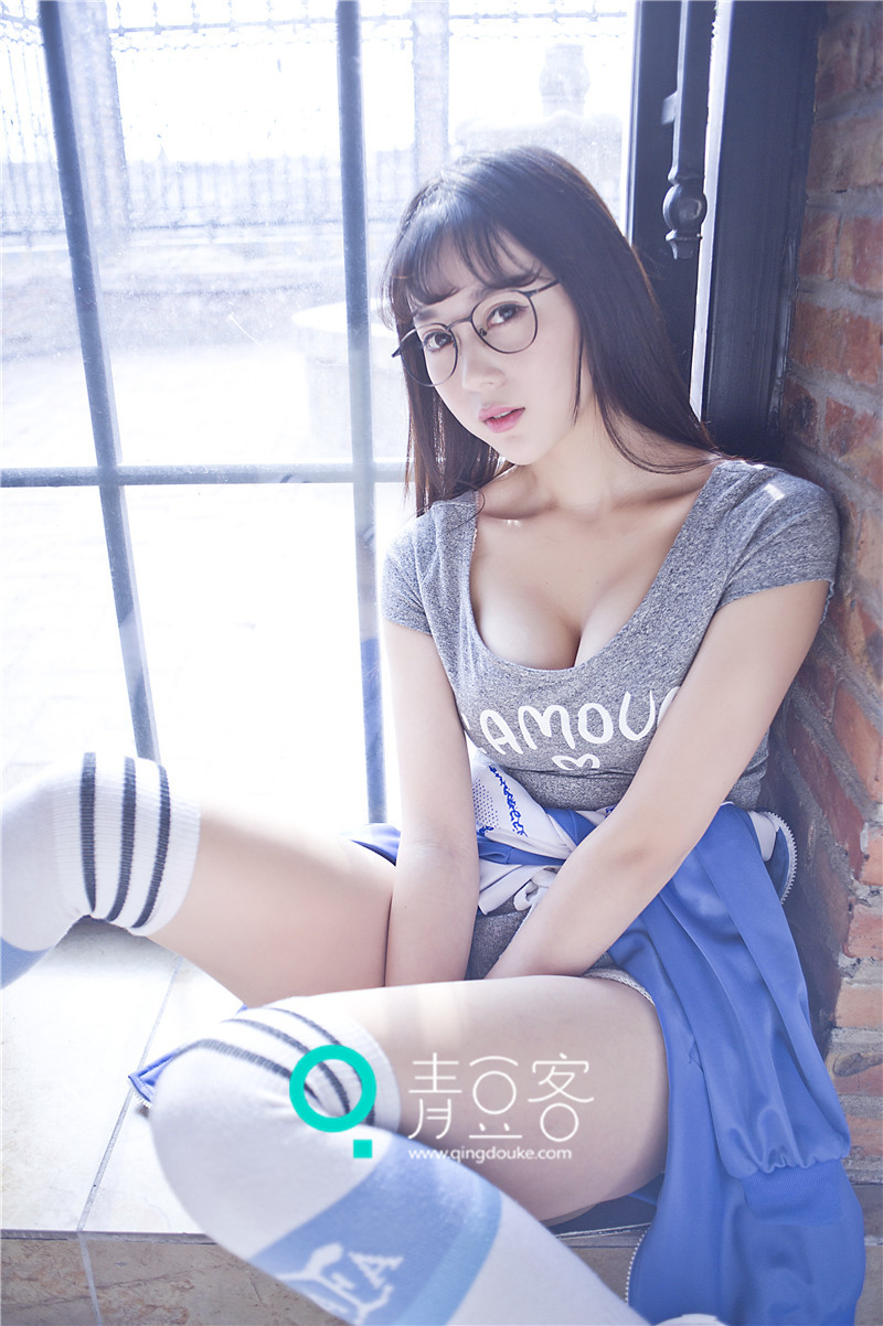 赵小米Kitty水灵灵性感美女丝袜图