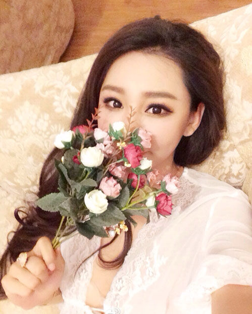 性感美女金美辛美艳自拍图片