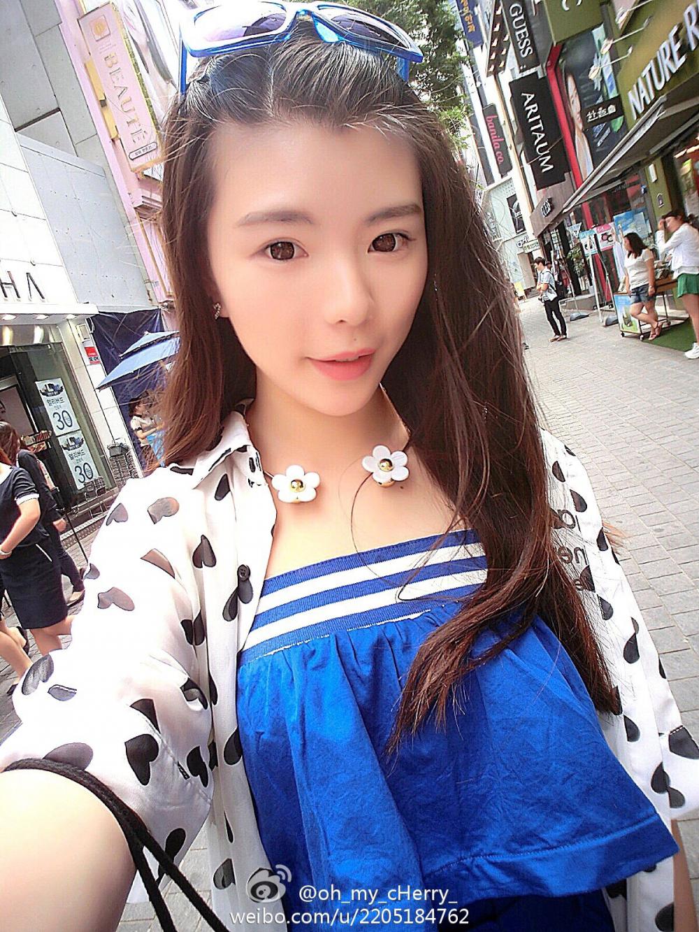 男人帮女人换内衣