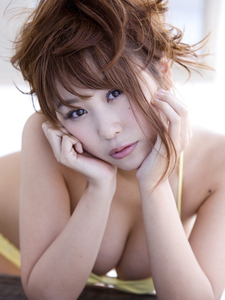 豪乳尤物西田麻衣假日扮嫩