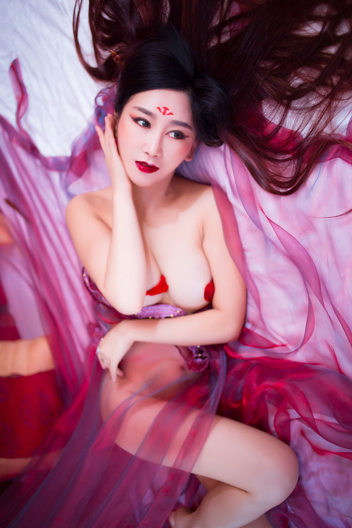 现代东方不败邹晶晶另类性感艺术摄影写真