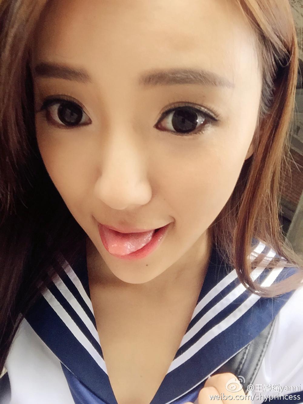 王馨瑶yanni吐舌可爱原图