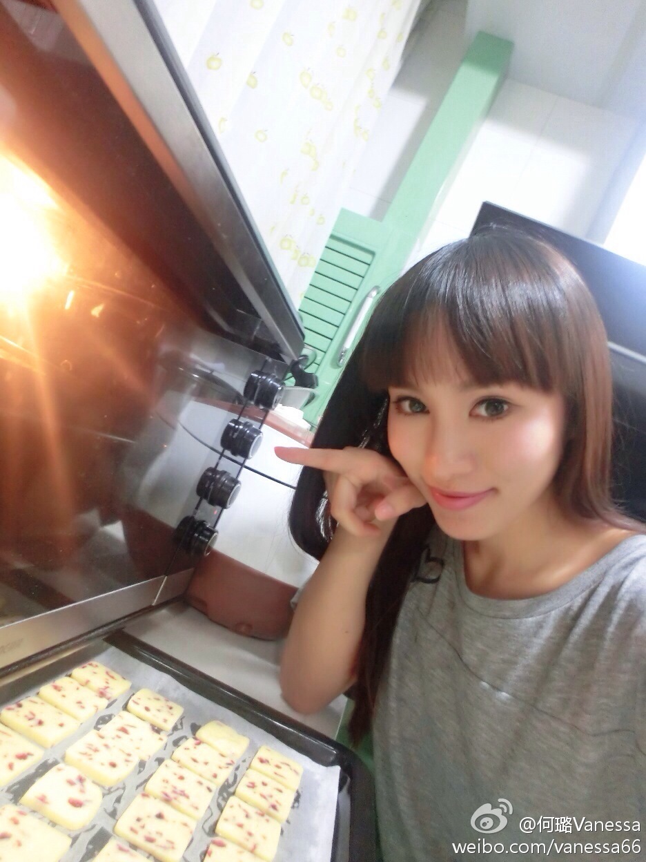90后美女露招