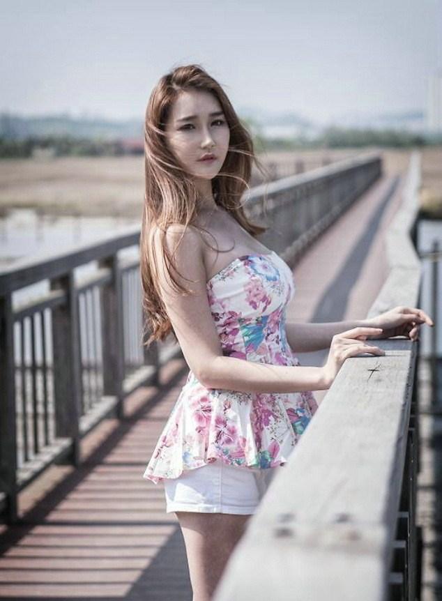 李孝英韩国网红美女 户外清新写真