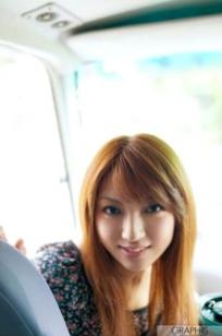Graphis_神咲诗织《My Venus》写真集：私房慵懒诱惑与户外自然风情，碎花裙搭配丝袜展现迷人魅力