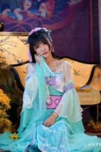 台湾正妹乔乔儿唯美写真，古风韵味与日系元气校服少女，带你重温校园初恋般的青春悸动