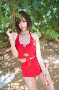 杨晨晨甲米旅拍 低低领口事业线