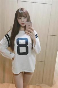 韩国萝莉料理家素珍 倾心于各种美食小吃