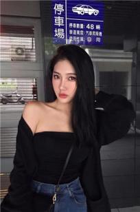 台湾正妹Karen Chao 牛仔裤背心超吸睛