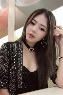 Liz Kim cương