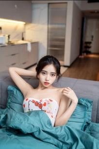 时安安 Hello Kitty连体衣私房写真，清纯诱惑居家写实，甜美少女风尽显曲线美